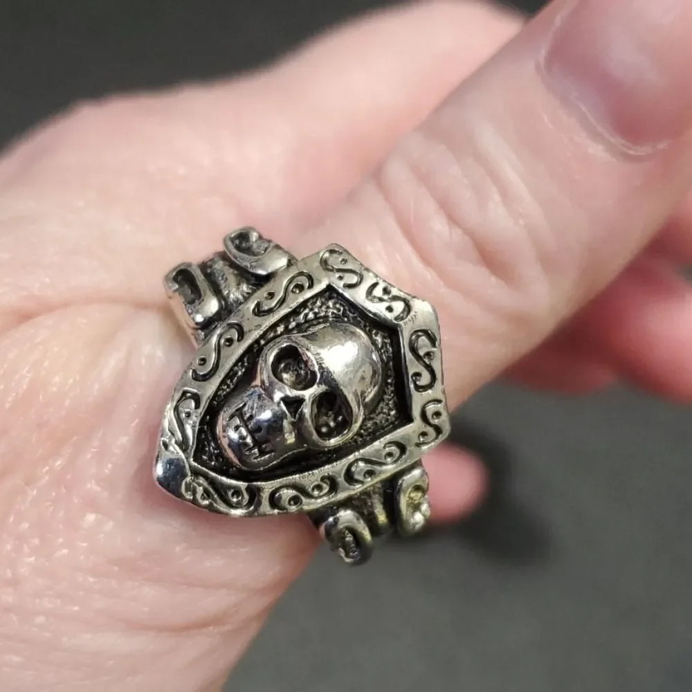 Silver tone skull ring approx size 9
